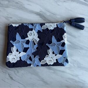 Brand New Vineyard Vines Special Collection Lace Floral Clutch